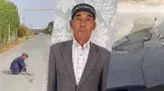 "Өз көлігім жоқ". Алматы облысында ауыл тұрғыны жолды өзі жөндеп жүр