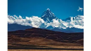 Селфи с пиками Хан-Тенгри и Победы. Чем привлекает туристов уникальное озеро Тузколь