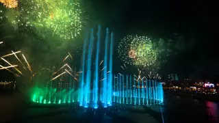 Крупнейший в мире фонтан открылся в Дубае