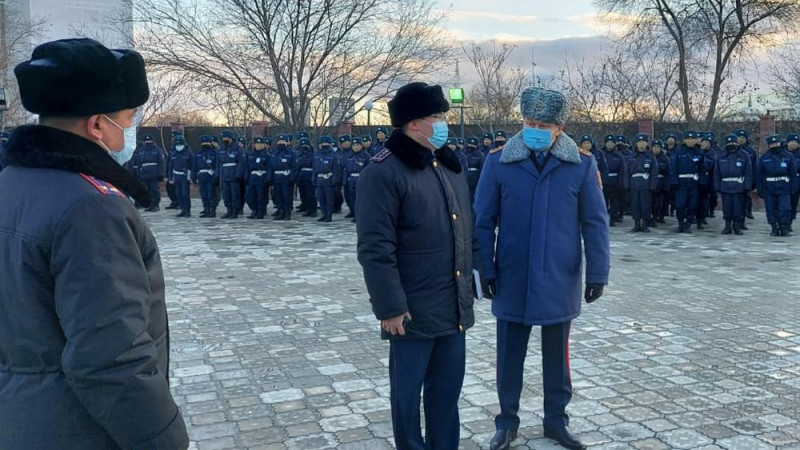 Начальник Департамента полиции Мангистауской области (крайний справа). Фото предоставила пресс-служба ведомства