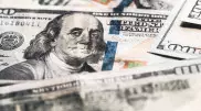 Доллар продолжает падать в цене