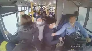 Избившие водителя автобуса мужчины задержаны в Алматинской области