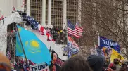 Флаг Казахстана заметили во время штурма Капитолия в США