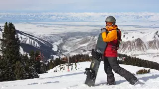 "Я так в Египте не загорал". Все, что нужно знать про горнолыжный курорт "Каракол"