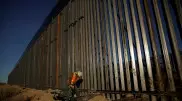 Байден остановит строительство стены с Мексикой в первый день президентства - СМИ