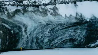 "Провалиться в ледниковую расщелину". Спасатели рассказали, чем опасен популярный ледник близ Алматы