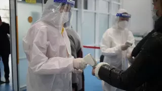 В Усть-Каменогорске ввели усиленный медконтроль на вокзалах и в аэропорту