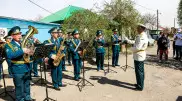 Оркестр на дом: "Казцинк" необычно поздравил ветеранов