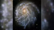 Телескоп "Хаббл" обнаружил деформированную галактику