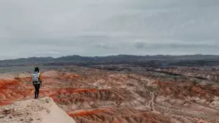 "Все оттенки красного". Чем привлекают туристов горы Богуты