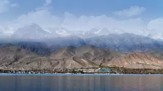 Стали известны цены на отдых на Иссык-Куле в июле и августе