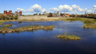 Река Нарва, через которую проходит государственная граница России и Эстонии. © РИА Новости