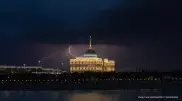 Молнии над ночным Нур-Султаном запечатлели на фото