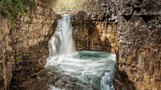 Скандальный шлагбаум на пути к популярному водопаду Текес демонтировали