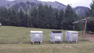 Мусорные баки на Кок-Жайлау удивили туристов