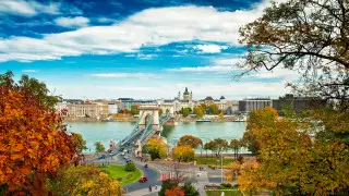 "Омолодиться в озере на вулкане". 9 способов интересно провести время в Венгрии