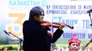 Танымал скрипкашы алғаш рет қазақ оркестрімен өнер көрсетті