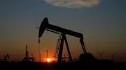 Цены на нефть опустились ниже 100 долларов впервые с 1 марта