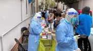 Китай развернул армию для тестирования на COVID-19 в Шанхае