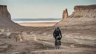 "Увидел Мангистау на фото и влюбился" - француз о велопутешествии в Казахстан