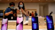 Apple отказалась увеличивать производство iPhone - СМИ
