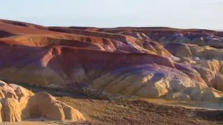 "Фиолетовый смузи". Зачем туристы едут в меловые горы Акжар