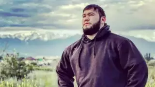 Казахский Титан напал на Иранского Халка
