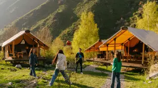 Как обезопасить себя от клещей при походах в горы