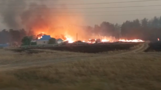 Пожар в селе Аманкарагай. Кадр видео очевидцев