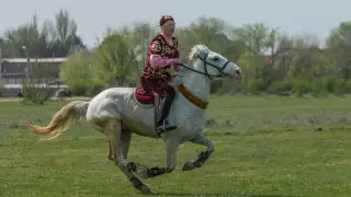 Кокпар, опера и балет. Guardian показал фото о жизни в Казахстане