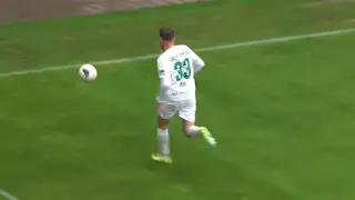Футболист разогнался, врезался головой в бетонную стену и потерял сознание