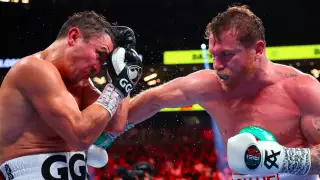 "Просто вышел за чеком". Легендарный боксер раскритиковал третий бой Головкина и Канело