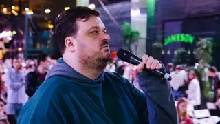 В Сети появилось видео с пощечиной комментатору от главы ММА-промоушена в России