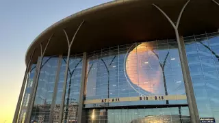 "Впервые в жизни". Блогер показал поход на хоккей от первого лица в Астане