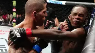 Экс-чемпиона UFC Адесанью арестовали. Подробности