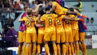 Появилось видео танцующих игроков сборной Нидерландов после выхода в четвертьфинал ЧМ-2022