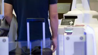 Пассажиры смогут летать без документов - IATA