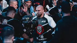 "Как будто батарейка села". Казахстанец с температурой выиграл бой и ждет контракт от UFC