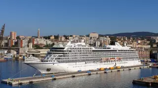 Почти тысяча туристов застряла на круизном лайнере из-за грибка на борту