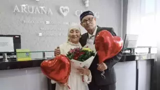 "В 72 года надела белое платье": необычная золотая свадьба прошла в Алматы