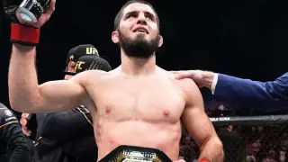 "Найдите медсестру". В команде Махачева ответили на подозрение в допинге