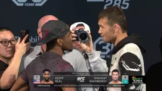 Шавкат Рахмонов провел дуэль взглядов с соперником перед боем в UFC