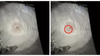 Настоящее чудо: погребенный под снегом турист помахал вертолету, и его заметили