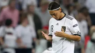 Месут Озил объявил о завершении карьеры в 34 года