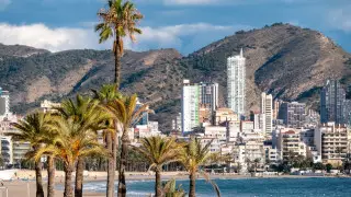 Варианты для казахстанцев? Эксперты назвали самые доступные пляжи Европы