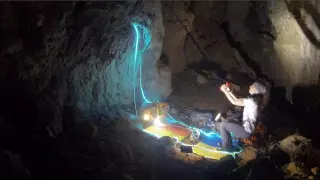 "О ней снимут фильм". Женщина в Испании "вышла из пещеры" после 500 дней заточения