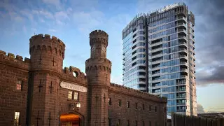 Свадьбы, туристы и винный бар. Как в Австралии используют тюрьму