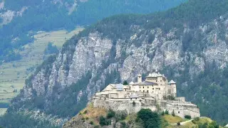 "Здесь жгли ведьм". Во Франции продают зловещий замок