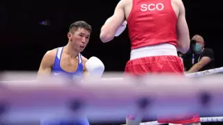 Казахский Ломаченко стартовал с победы на чемпионате мира по боксу