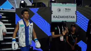 "Отчислили из вуза, папа таксист". 19-летний чемпион мира - о жизни вне бокса